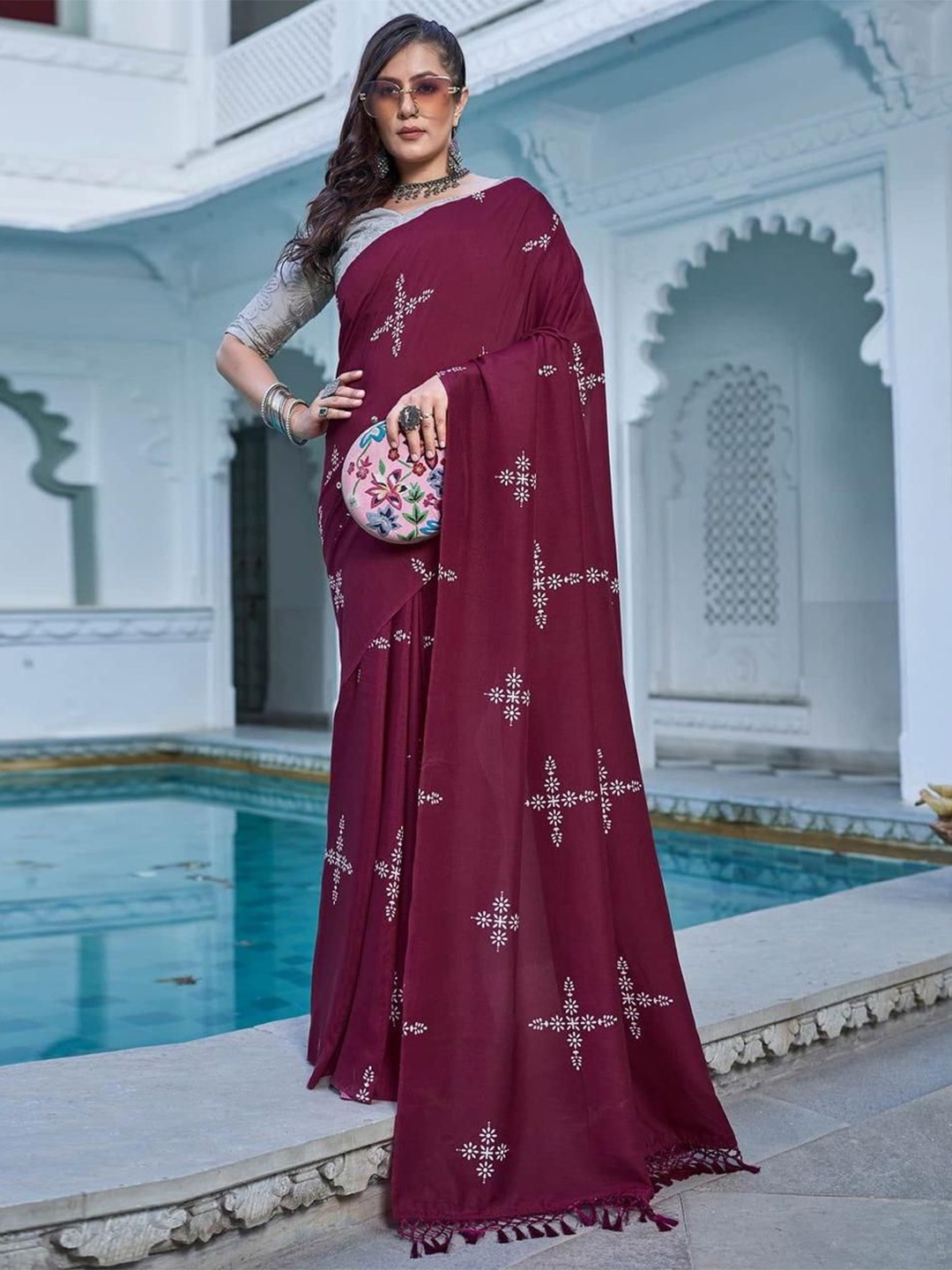 

JULEE Floral Pure Silk Banarasi Saree, Burgundy