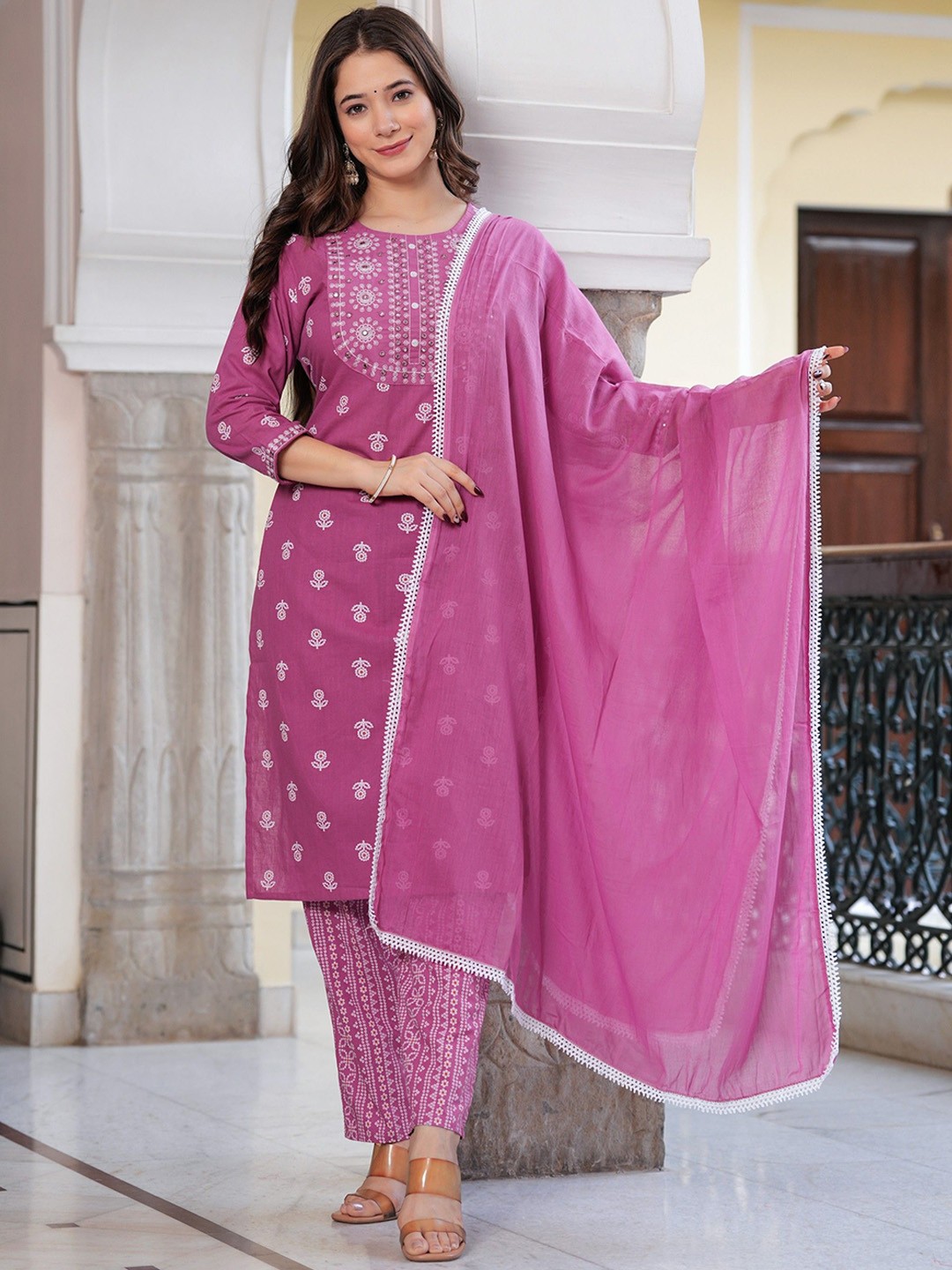

PHYSIL Women Floral Embroidered Regular Kurta with Pyjamas & With Dupatta, Peach