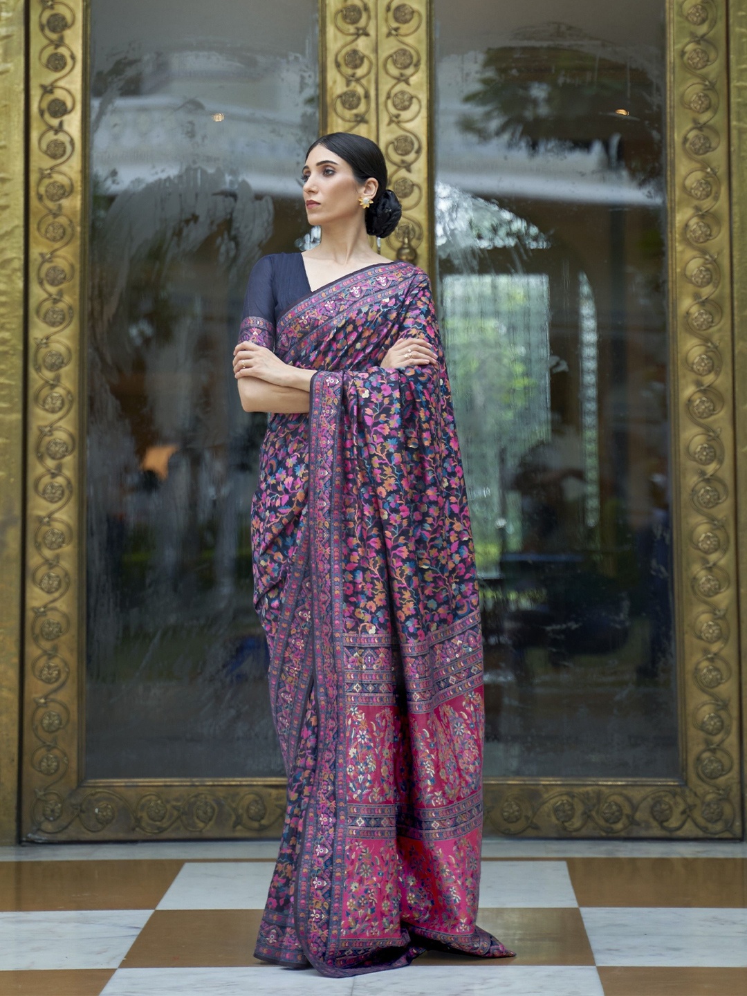 

Rujave Floral Printed Saree with Blouse Piece, Navy blue