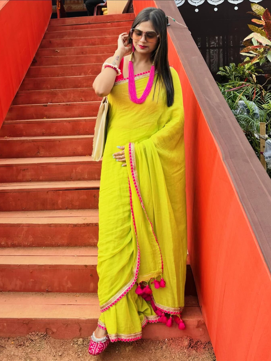 

Celeb Styles Embroidered Poly Georgette Saree, Lime green