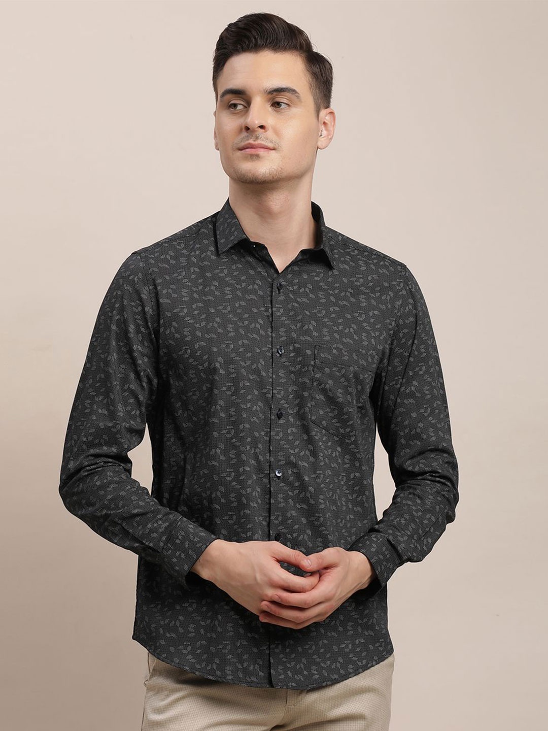

Turtle Men Standard Spread Collar Floral Printed Cotton Formal Shirt, Black