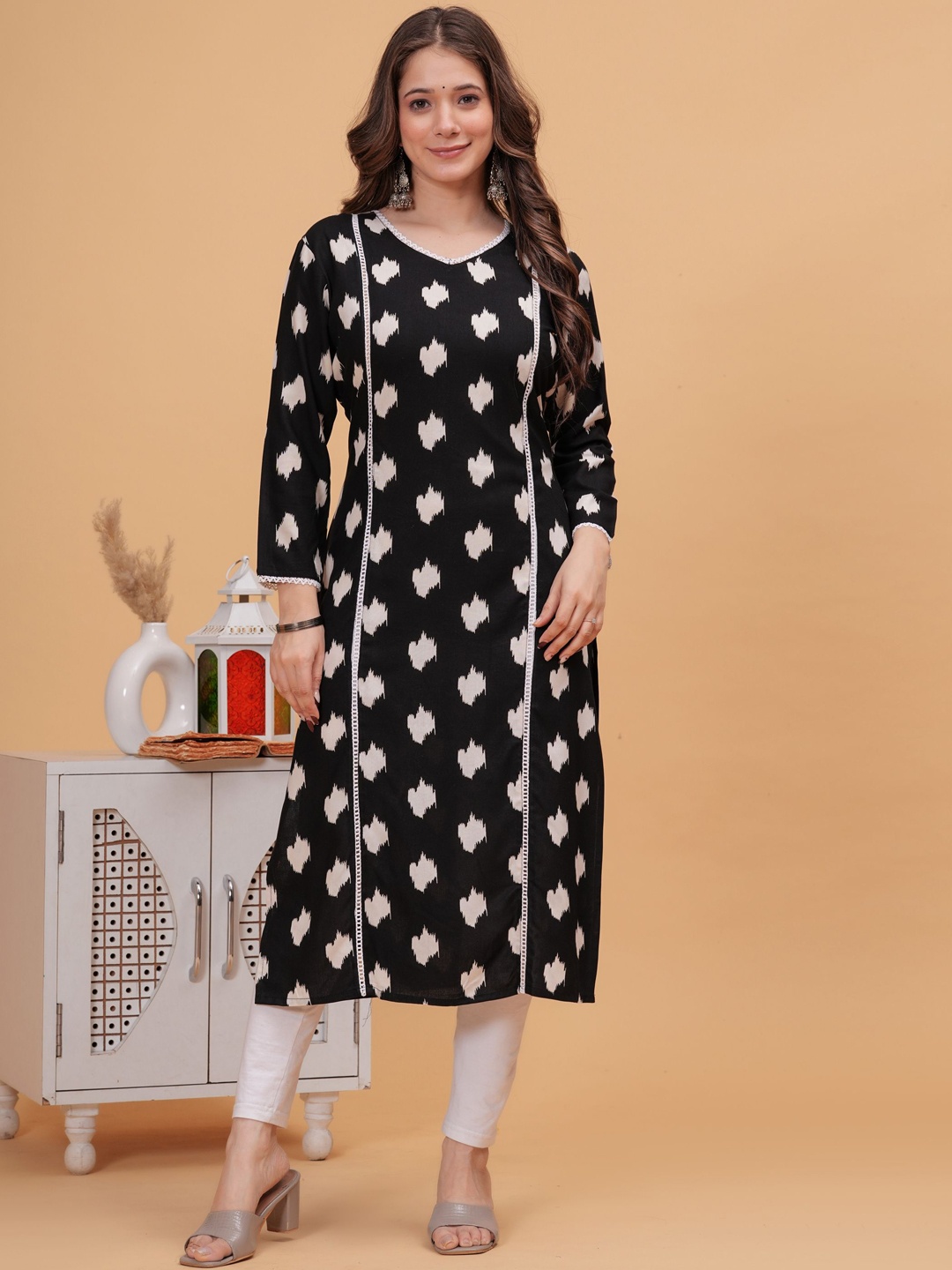 

PURSHOTTAM WALA Women Printed Asymmetric Kurta, Black