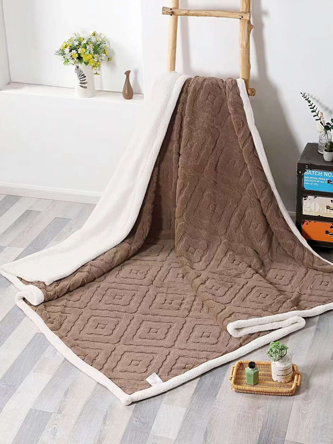 

Butterthief Brown & White Heavy Winter 210 GSM Single Bed Blanket