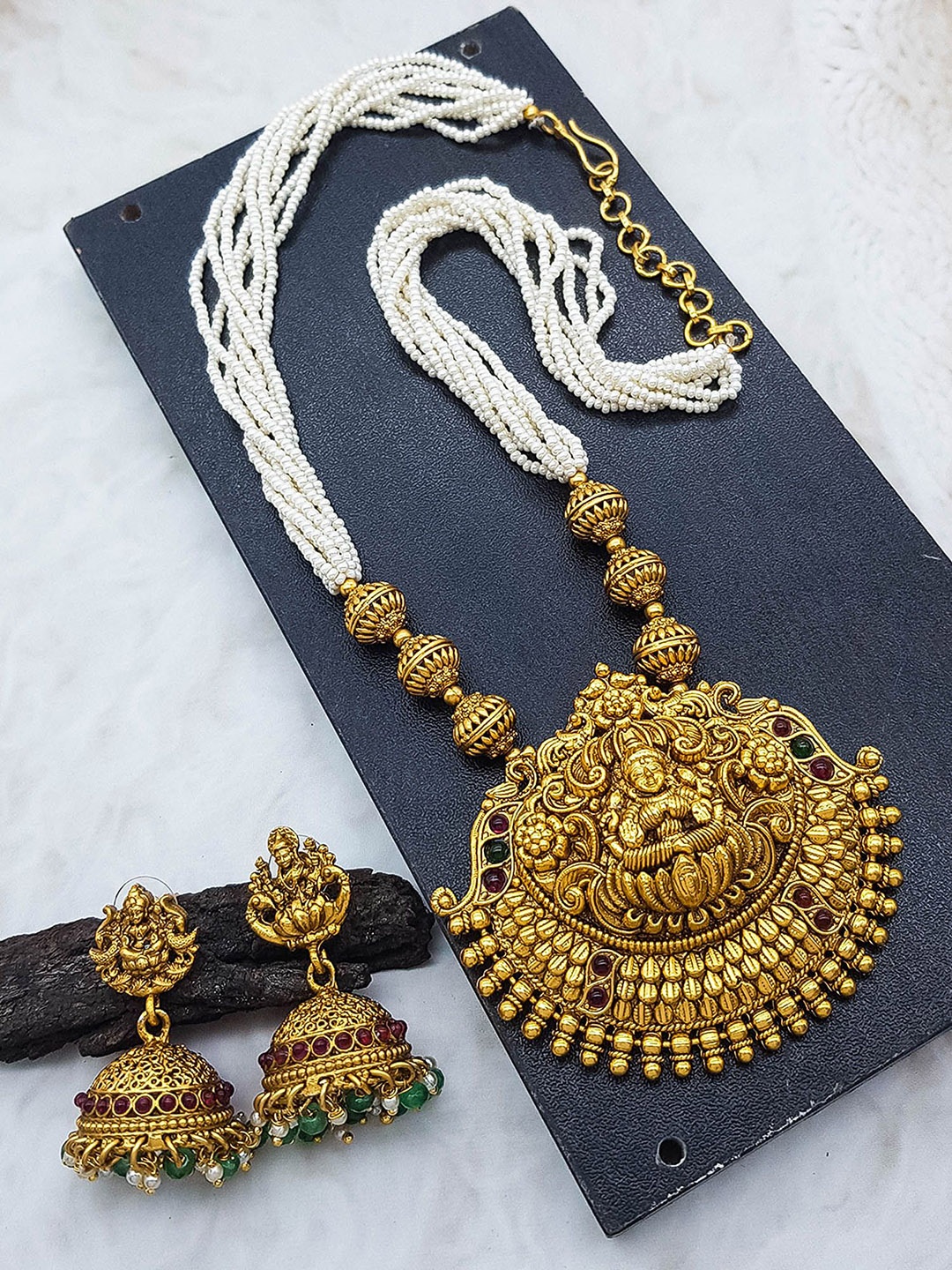 

GRIIHAM Gold-Plated Stone Studded & Pearls Beaded Jewellery Set