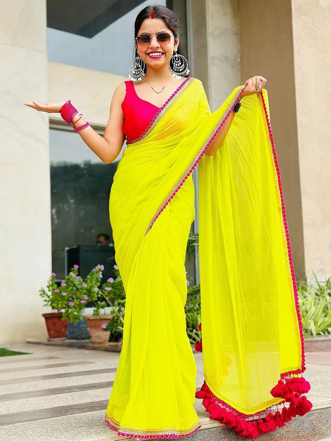 

Celeb Styles Embroidered Poly Georgette Saree, Lime green