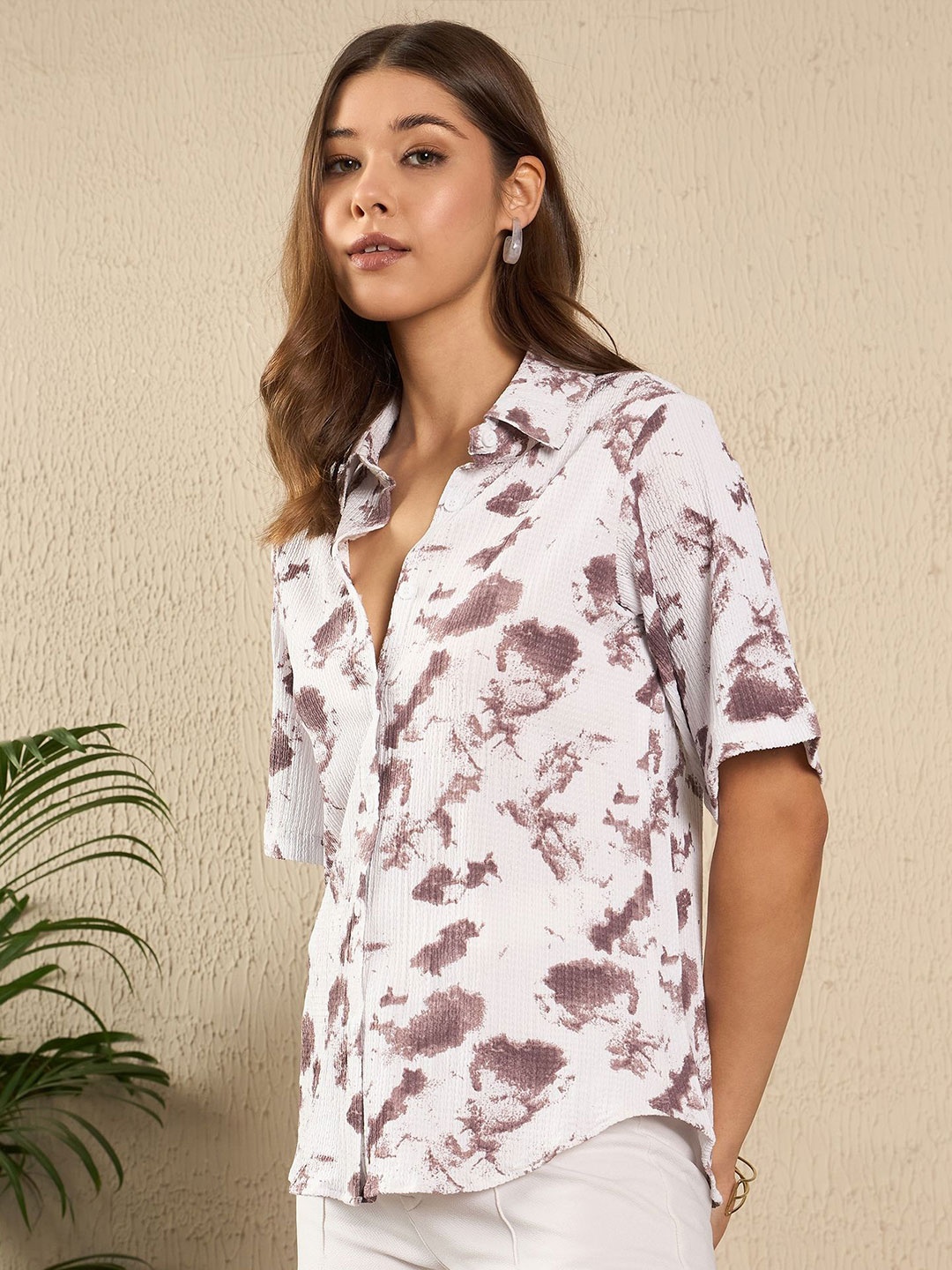 

The Roadster Lifestyle Co. Women Spread Collar Abstract Printed Casual Shirt, White