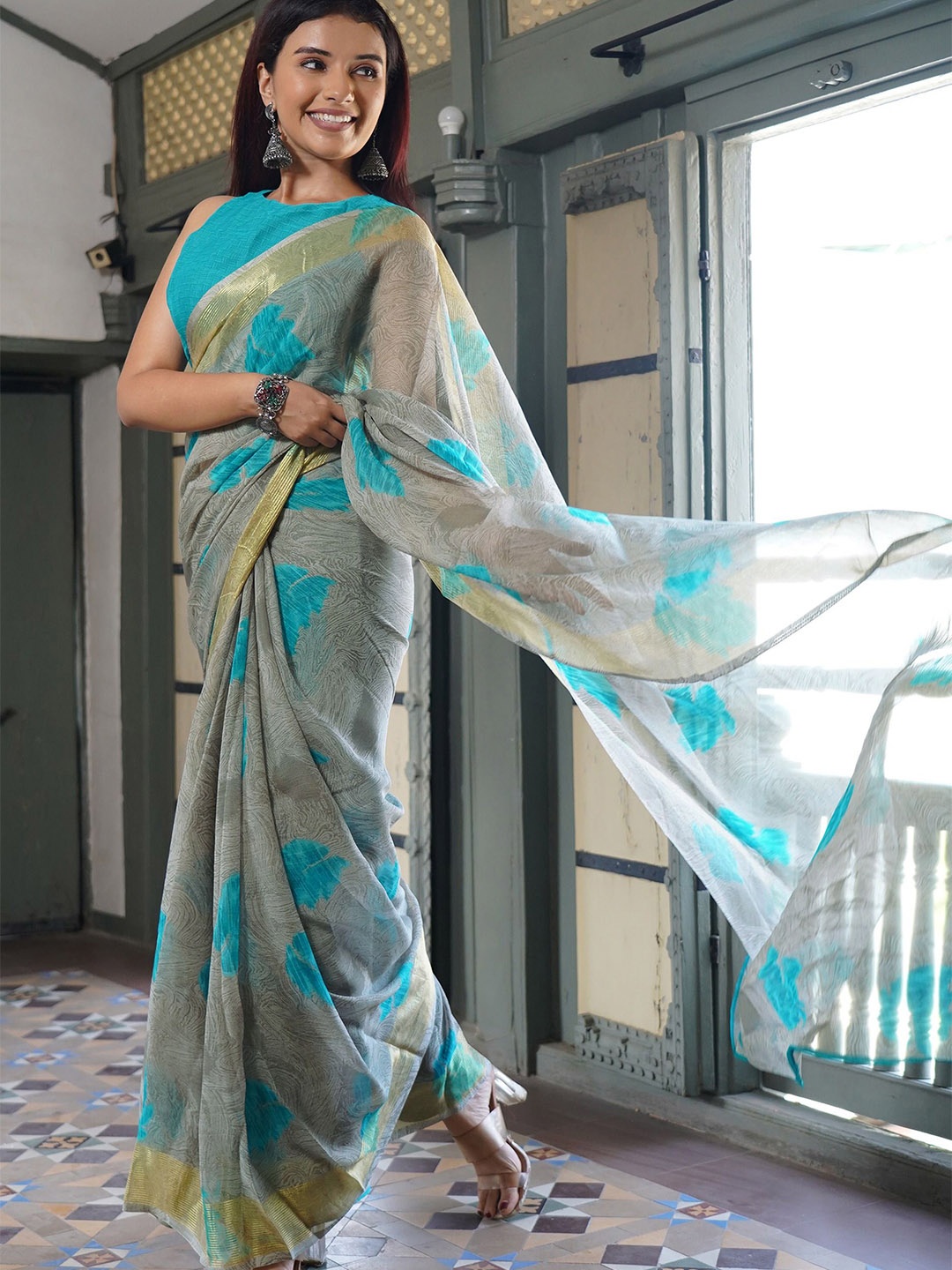 

KALINI Abstract Printed Block Print Saree, Grey