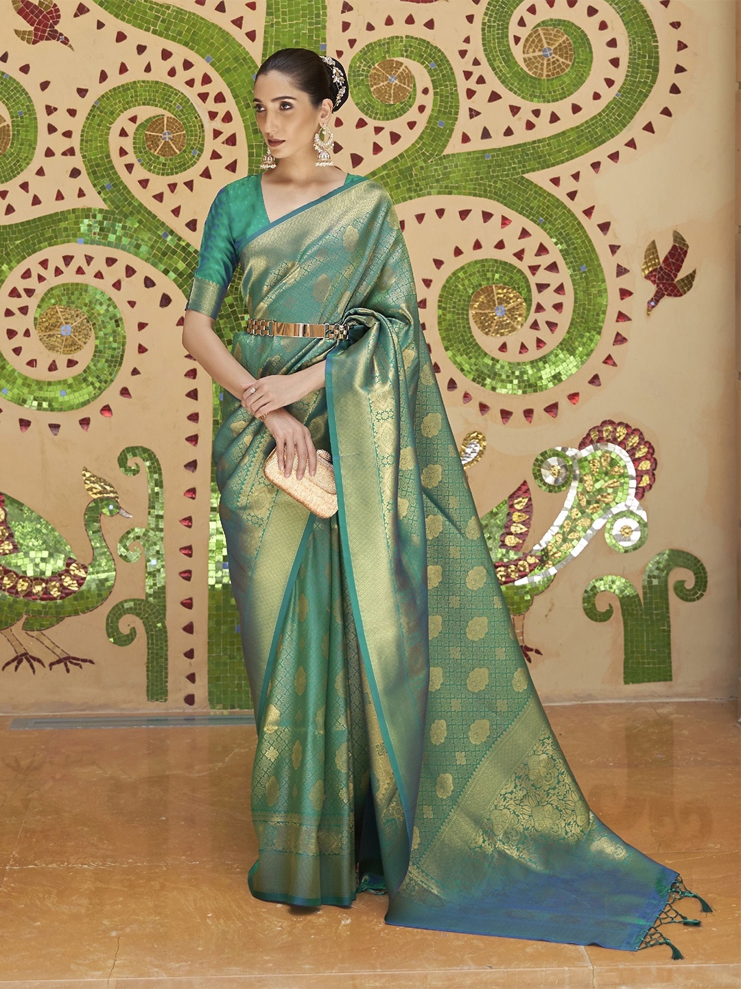 

Rujave Paisley Woven Design Zari Saree, Green