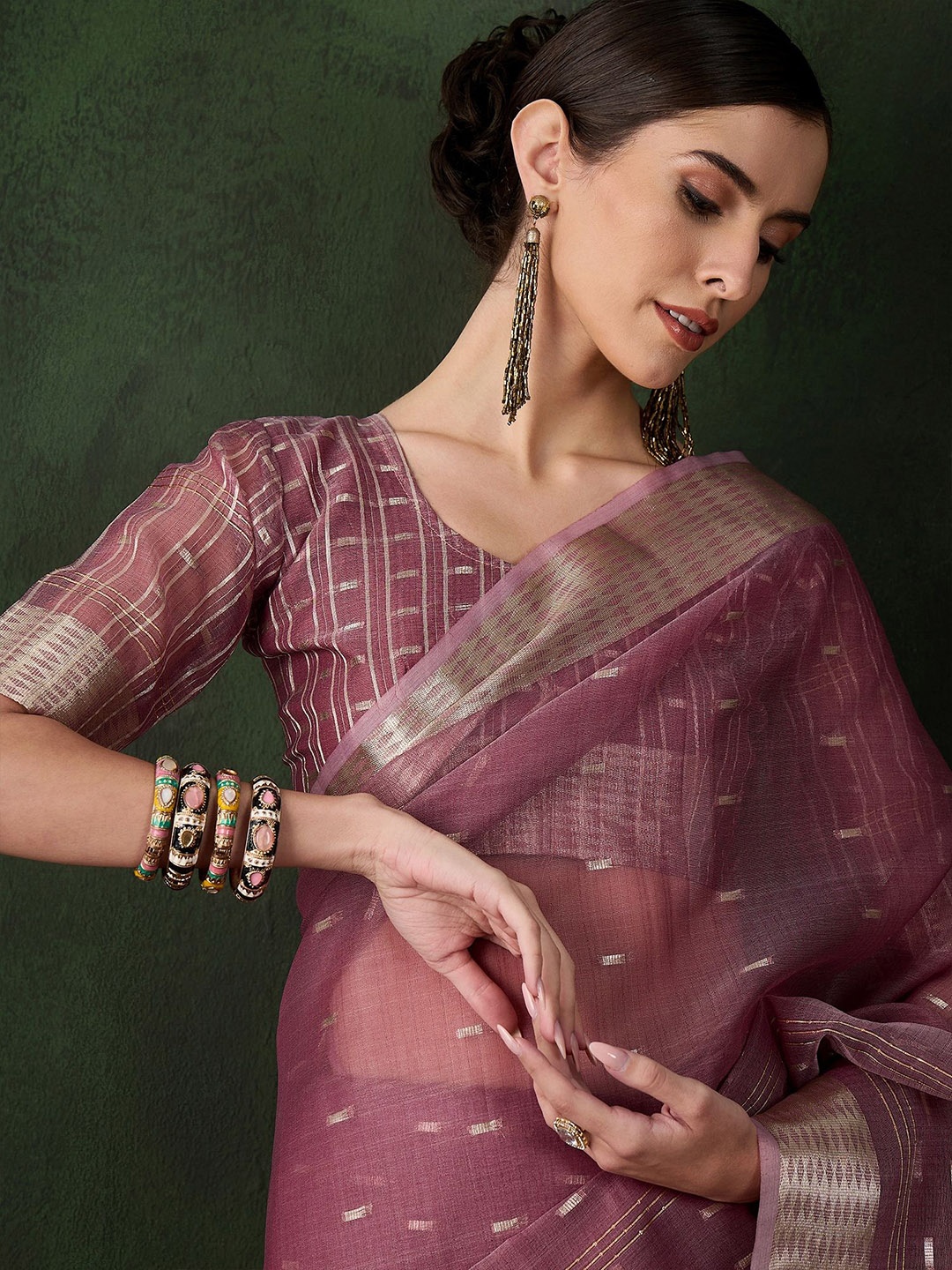 

Sangria Woven Design Saree With Blouse Piece, Magenta