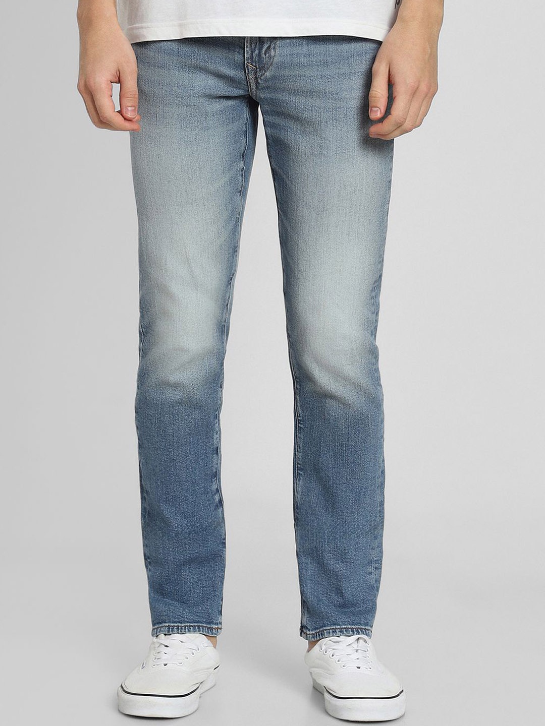 

AMERICAN EAGLE OUTFITTERS Men Mid-Rise Light Fade Jeans, Blue