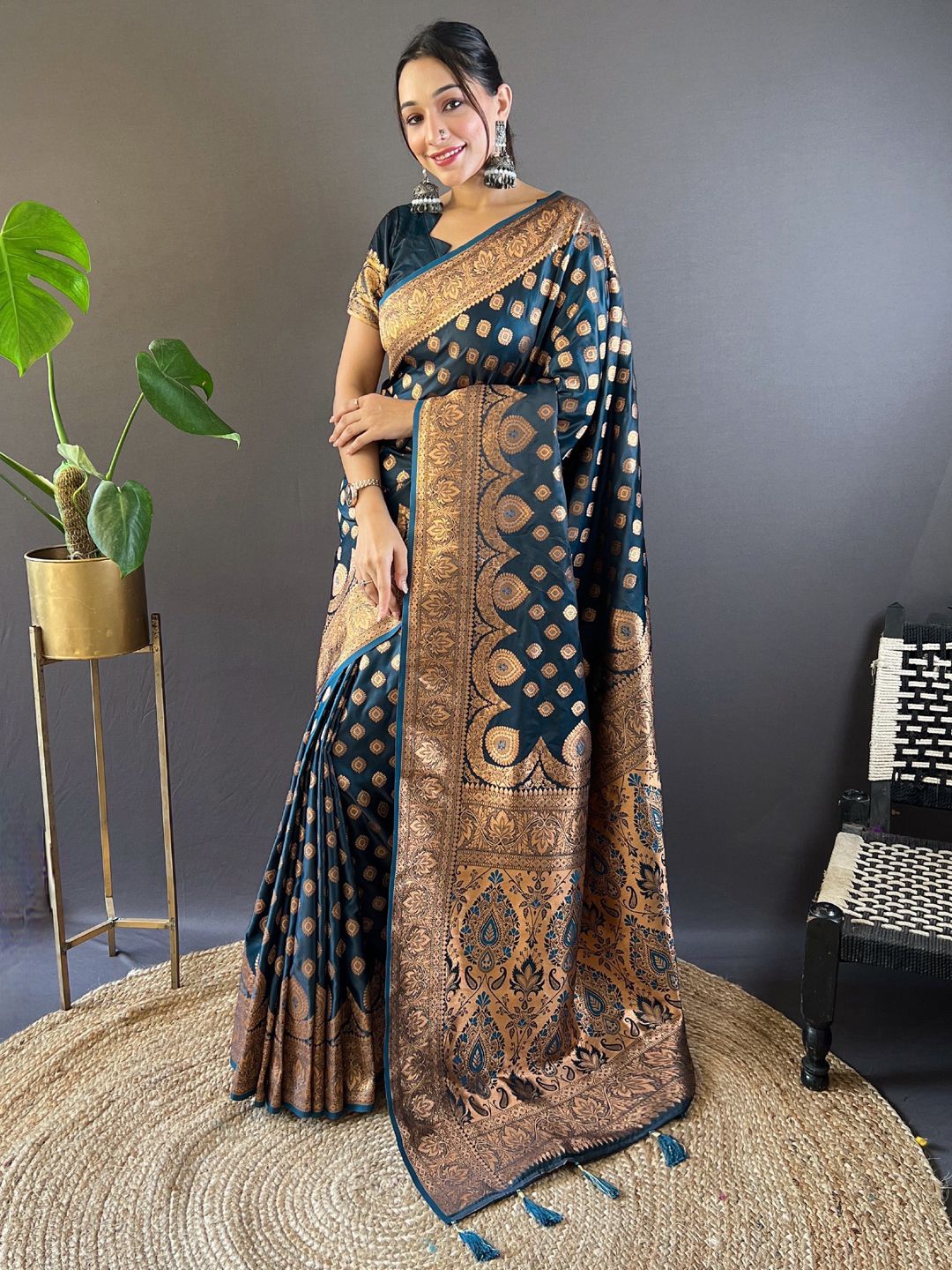 

Panzora Woven Design Zari Silk Blend Banarasi Saree, Teal