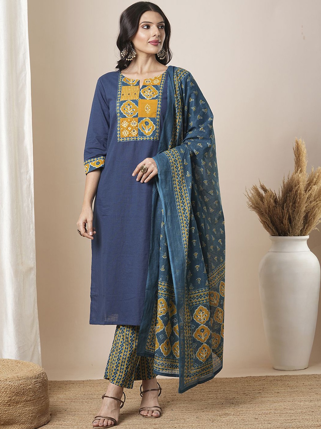 

KAMI KUBI Women Floral Printed Regular Pure Cotton Kurta with Trousers & With Dupatta, Blue