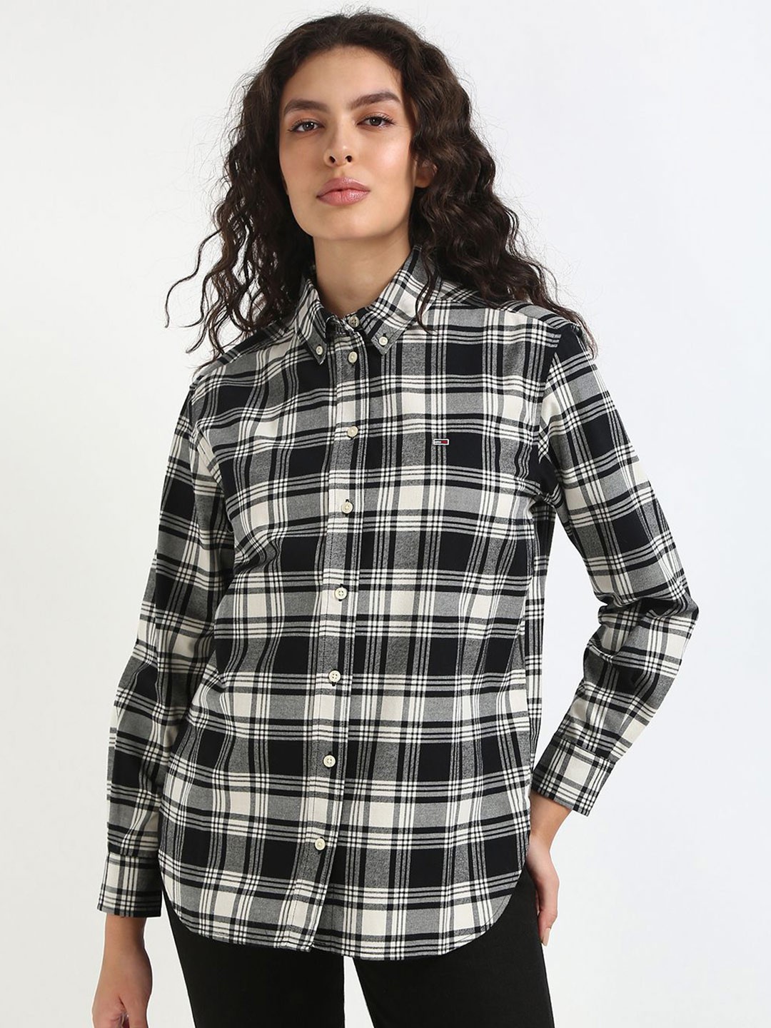 

Tommy Hilfiger Women Spread Collar Tartan Checked Cotton Relaxed Fit Casual Shirt, White