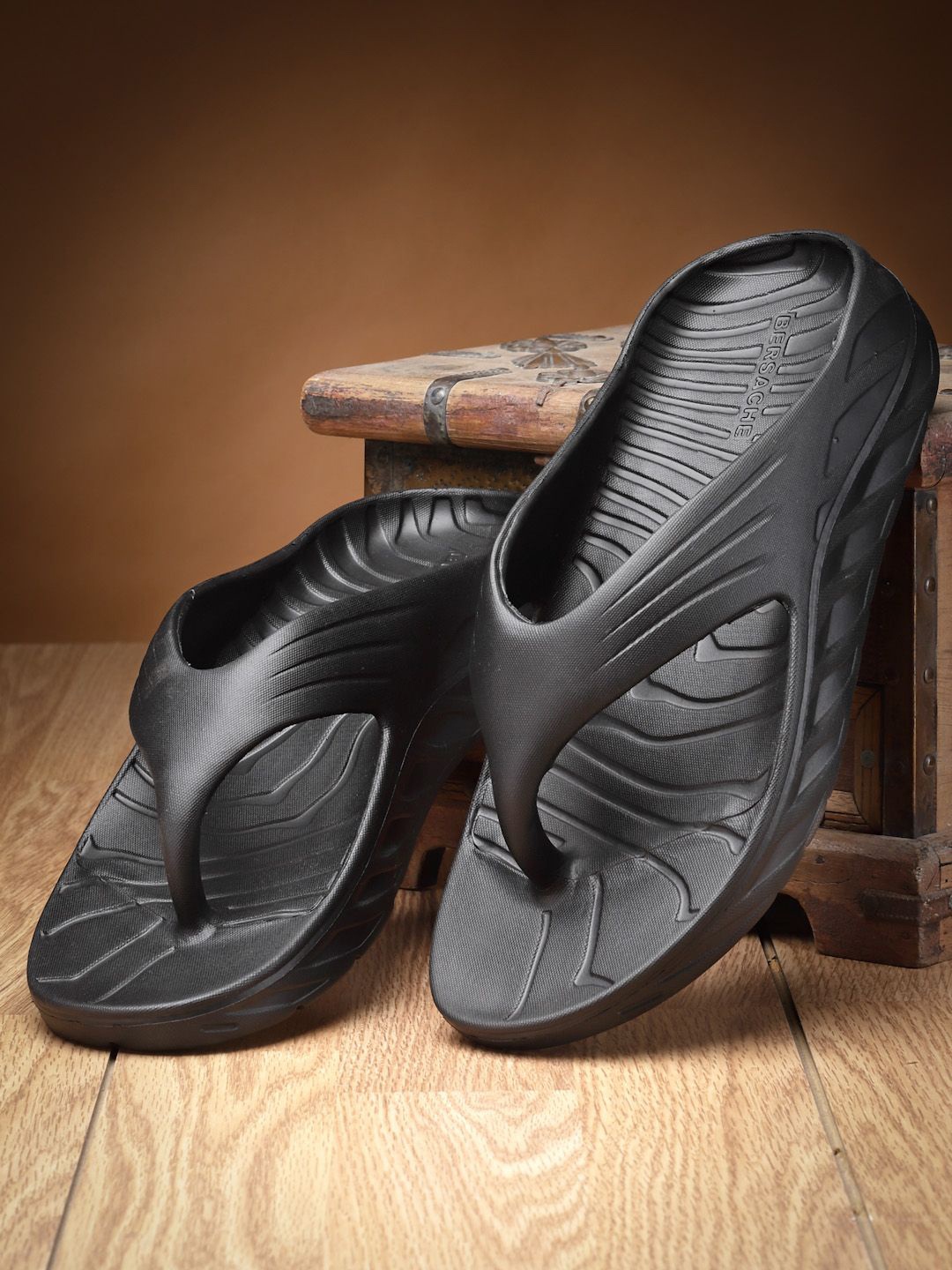 

BERSACHE Men Open Toe Flats, Black