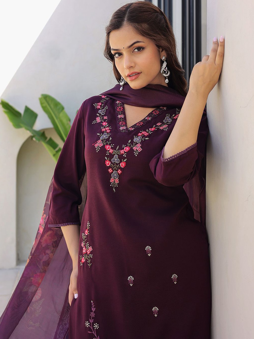 

Anouk Floral Embroidered Regular Pure Silk Straight Kurta with Trousers & Dupatta, Burgundy