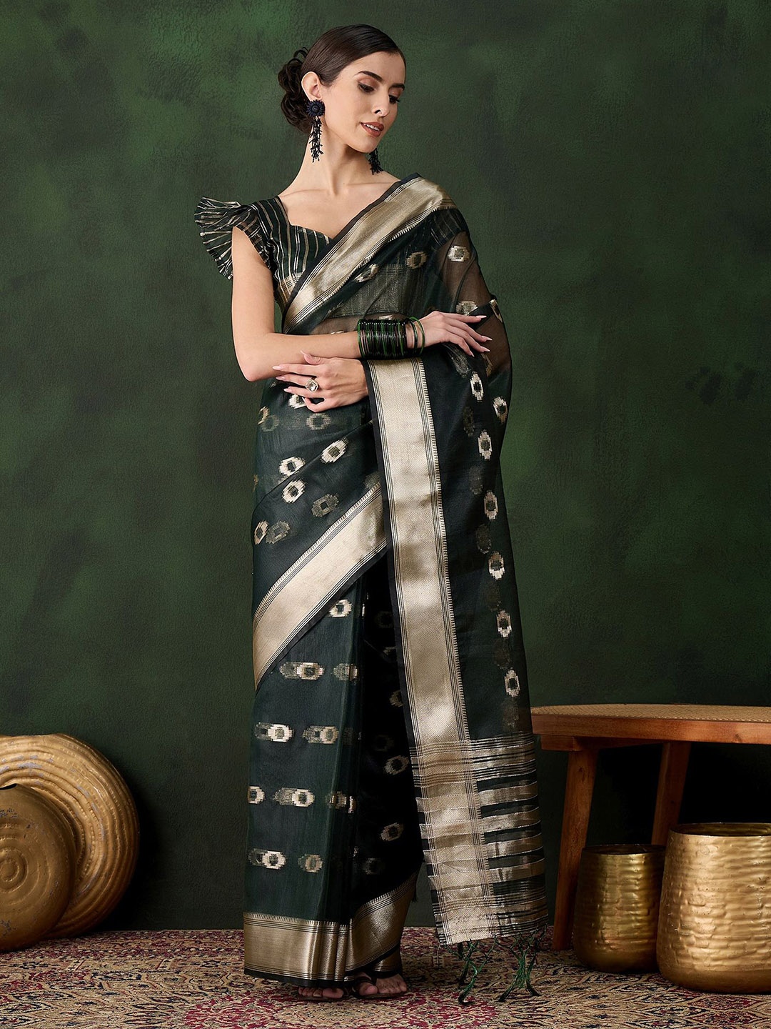 

Sangria Woven Design Kanjeevaram Saree With Blouse Piece, Green