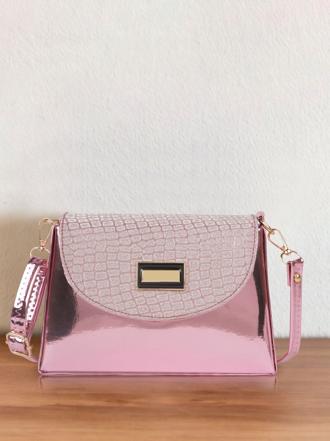 

SPOTIC Structured Sling Bag with Tasselled, Pink