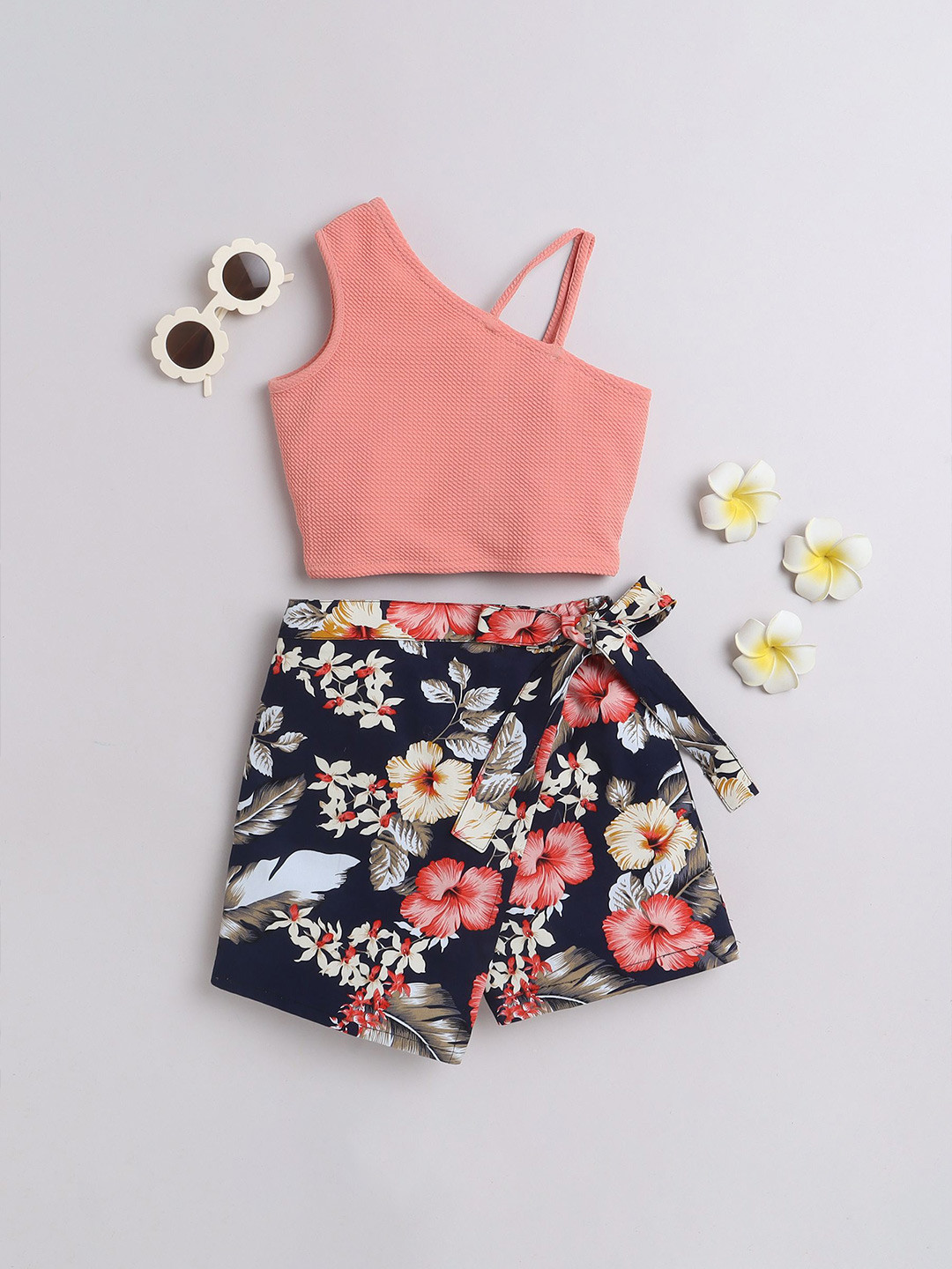 

taffykids Girls Self Design One Shoulder Top with Shorts, Peach