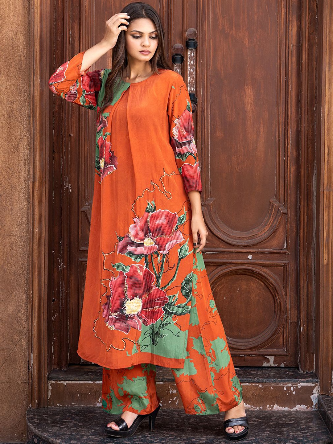 

EARTH O FAB Round Neck Floral Printed Silk Crepe Straight Kurta with Palazzos, Orange