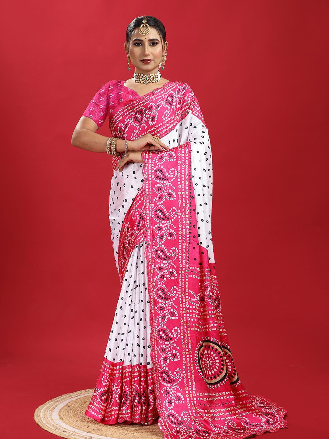 

A.V.M Prints Bandhani Mirror Work Silk Blend Bandhani Saree, White