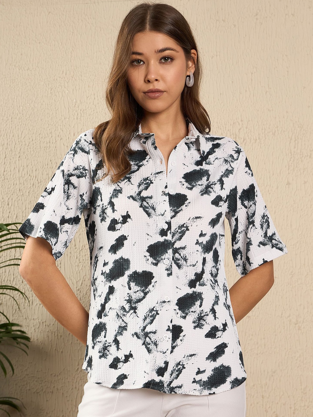

The Roadster Lifestyle Co. Women Spread Collar Abstract Printed Casual Shirt, White