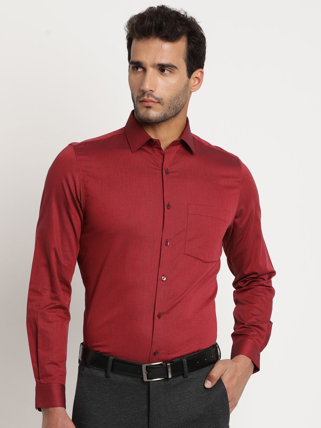

Turtle Men Standard Spread Collar Textured Cotton Formal Shirt, Maroon