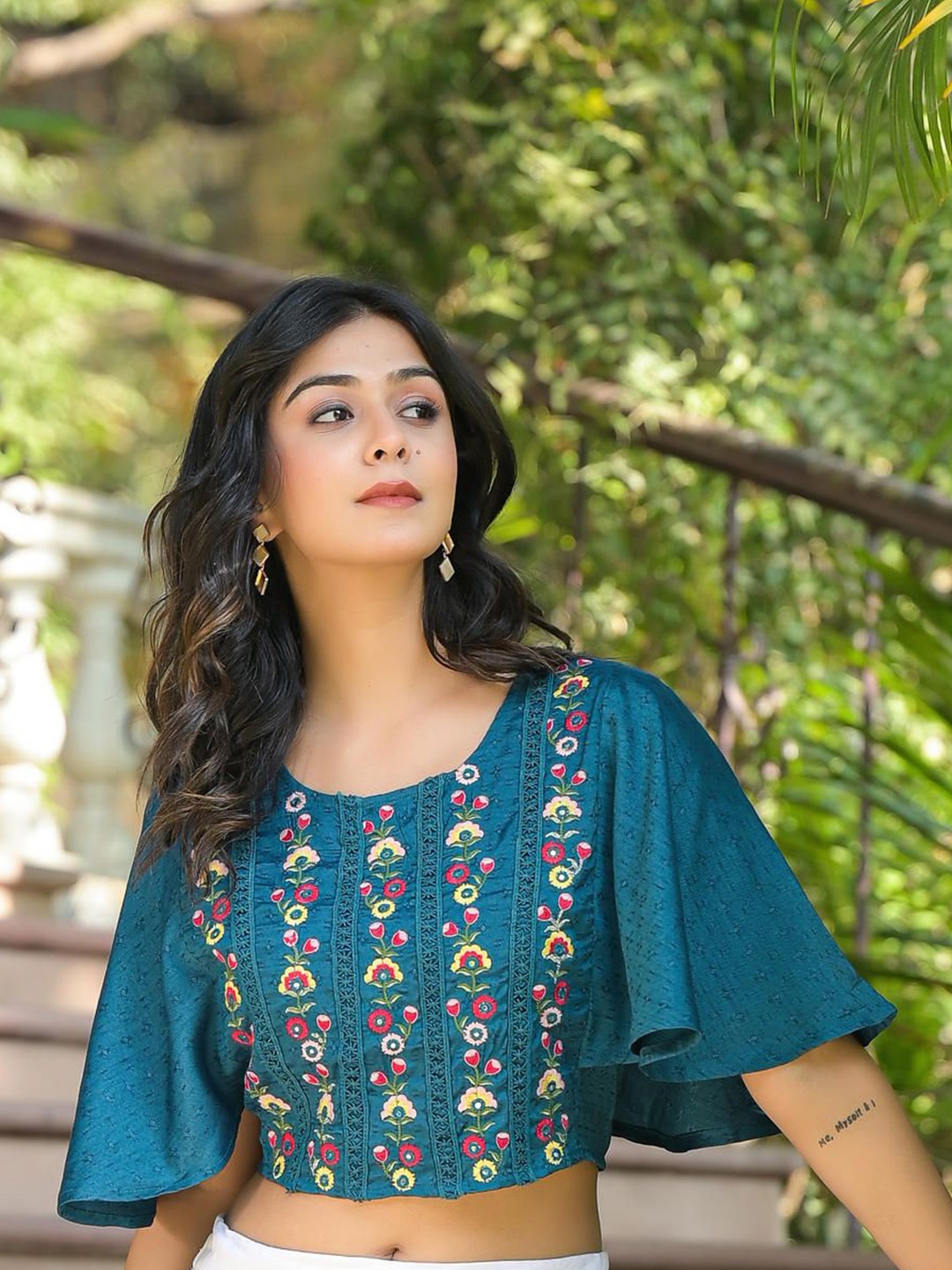 

Juniper Women Floral Embroidered Flutter Sleeve Boxy Top, Blue