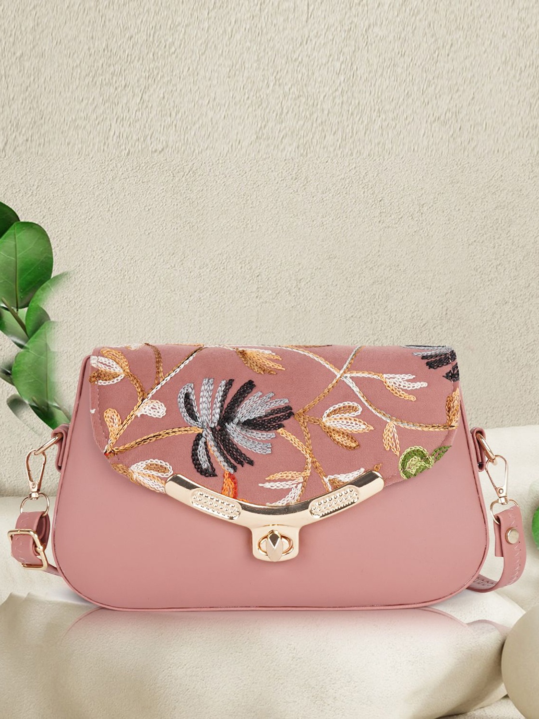 

SPOTIC Sling Bag with Tasselled, Pink