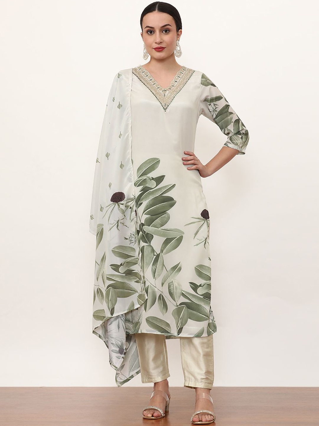 

Jaipur Kurti Women Ethnic Motifs Embroidered Regular Kurta with Trousers & With Dupatta, Green