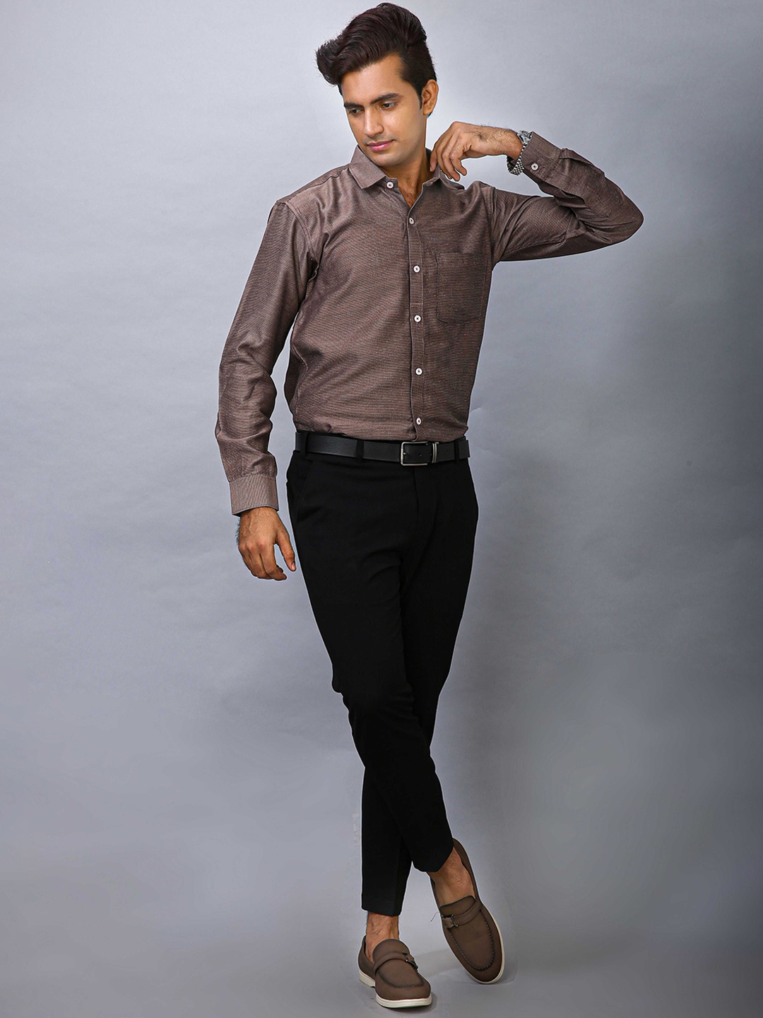 

BOWLIFESTYLE Men Classic Spread Collar Textured Formal Shirt, Brown