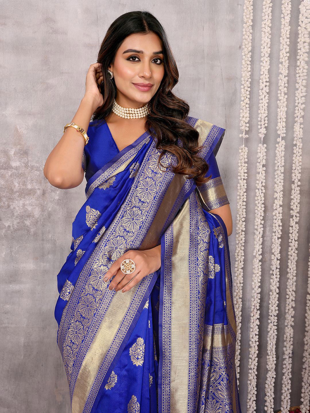 

KALINI Ethnic Motifs Woven Design Zari Banarasi Saree, Blue