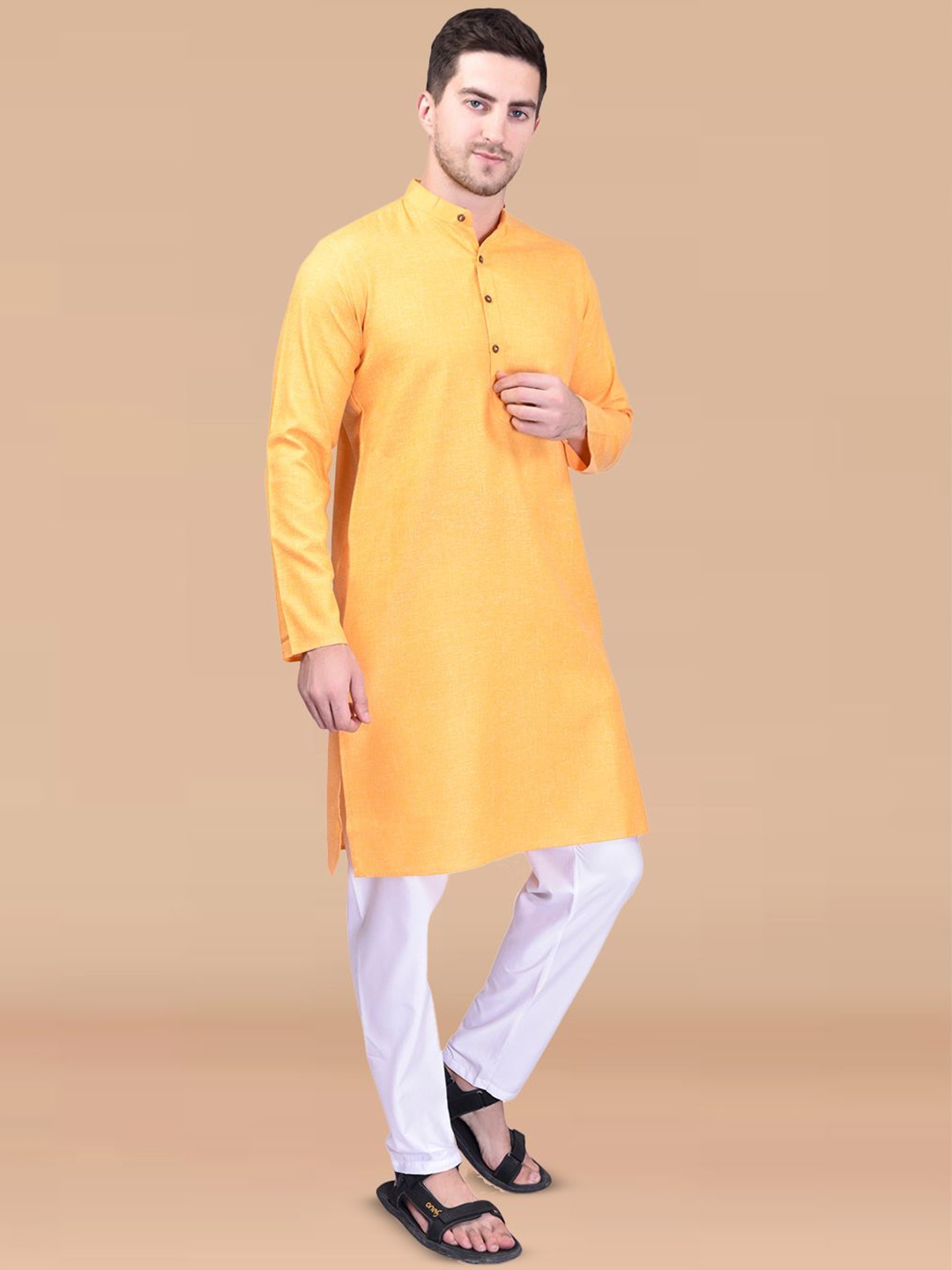 

BOWLIFESTYLE Band Collar Long Sleeves Regular Pure Cotton Kurta With Trouser, Yellow
