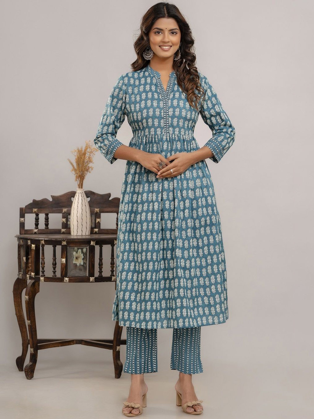 

SUNEKH Women Floral Printed Regular Kurta with Trousers, Blue