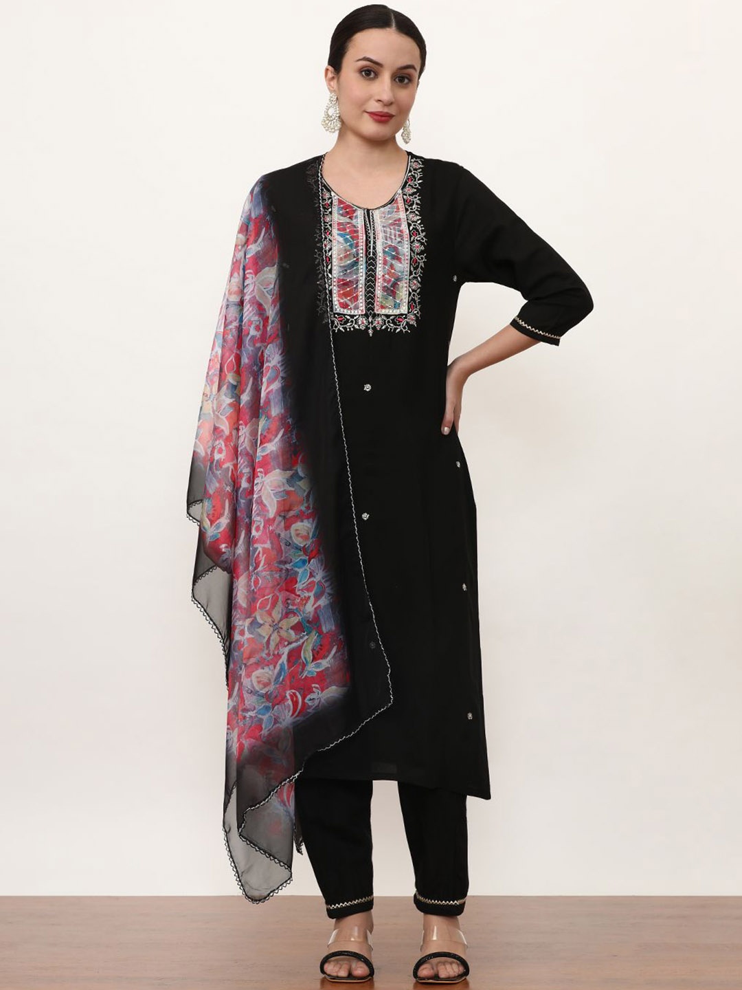 

Jaipur Kurti Women Floral Embroidered Regular Thread Work Kurta with Trousers & With Dupatta, Black