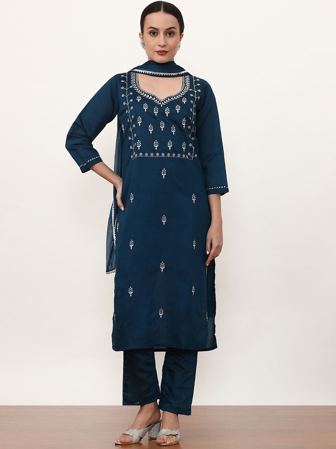 

Jaipur Kurti Women Ethnic Motifs Embroidered Regular Kurta with Trousers & With Dupatta, Teal