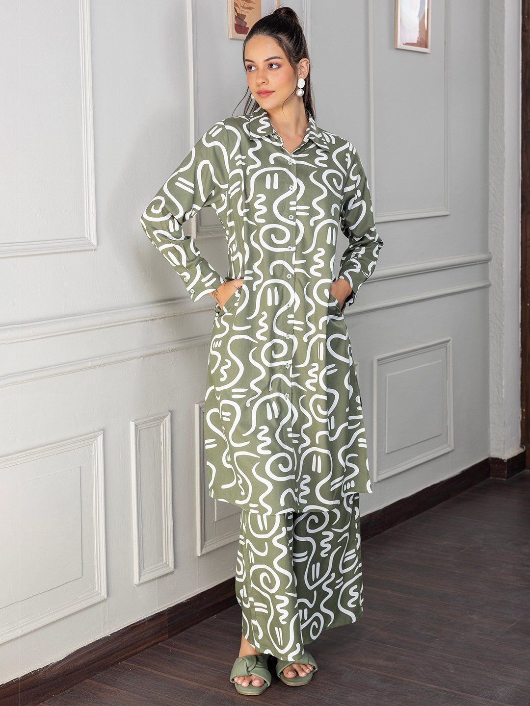 

DESIGNS BY QUEEN BEE Women Abstract Printed Cotton Longline Top, Green