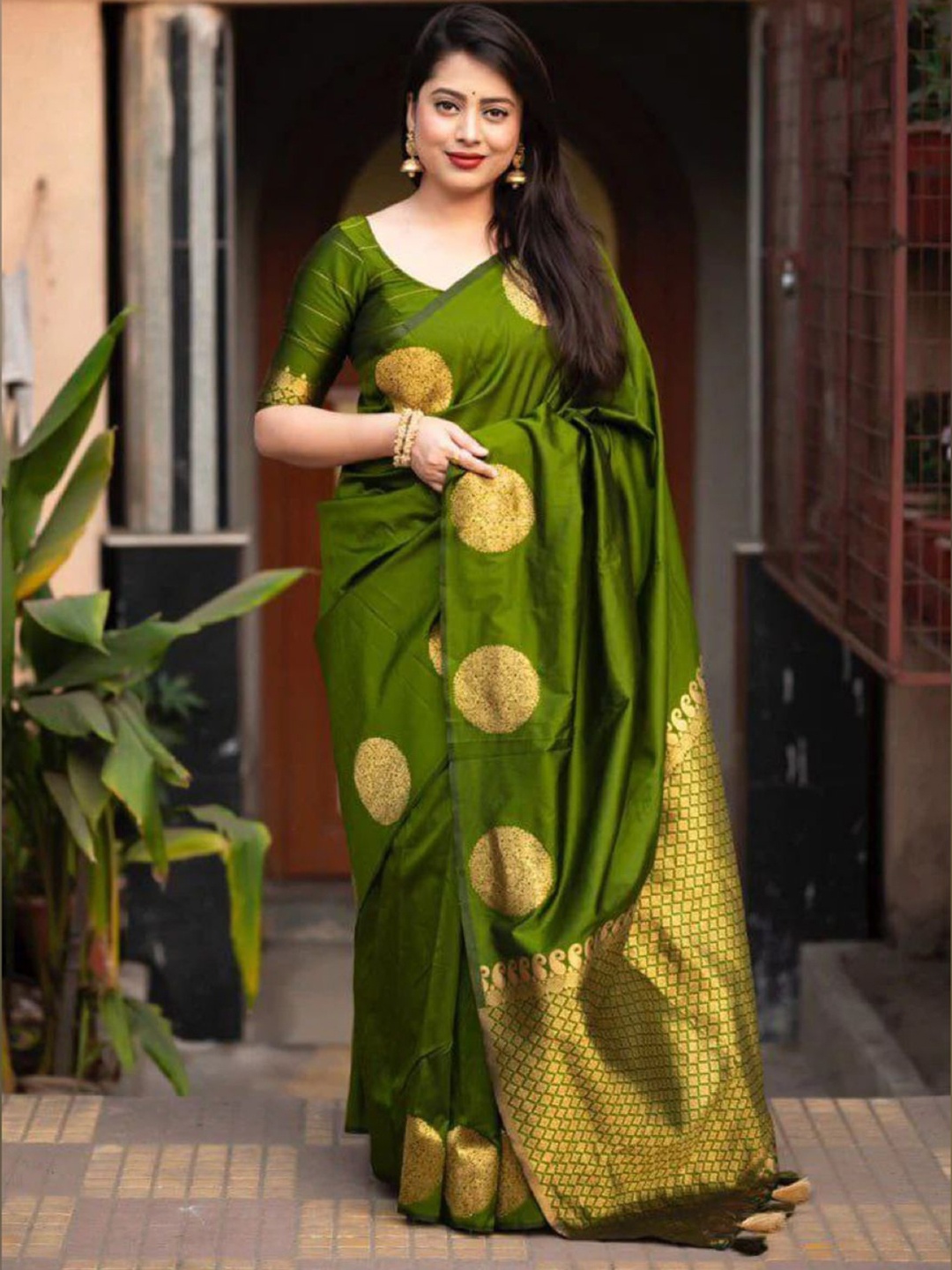 

KALINI Ethnic Motifs Zari Silk Blend Banarasi Saree, Green