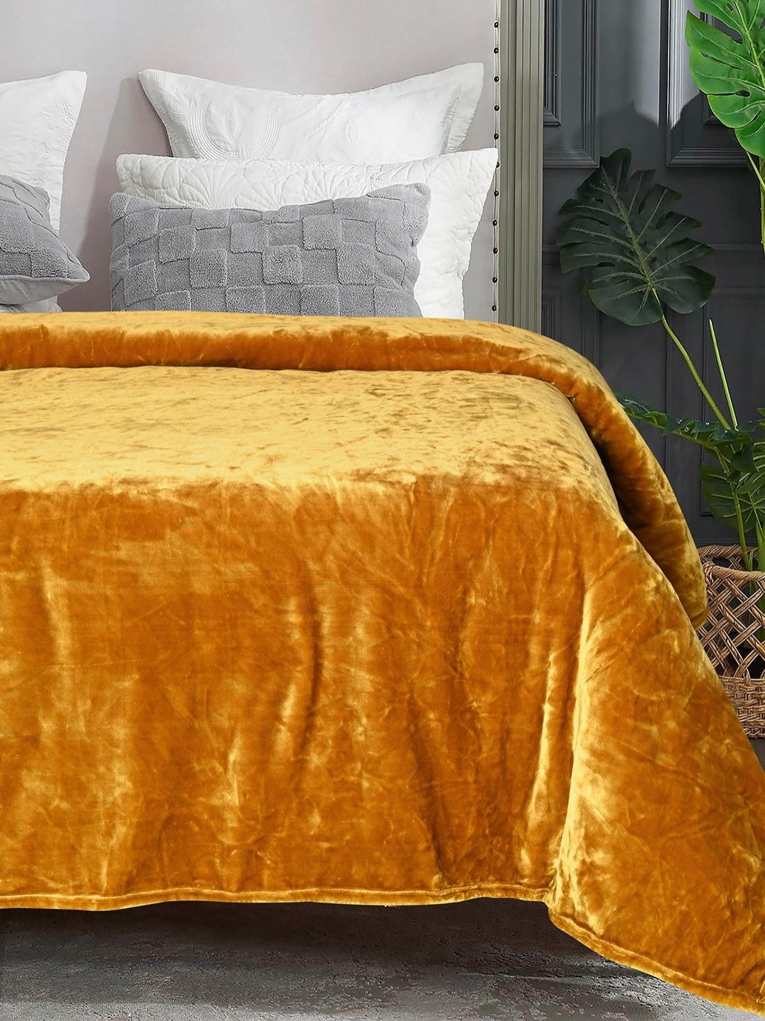 

Saral Home Gold Light Weight Silky-Soft Double Bed Quilt/Blanket, Yellow