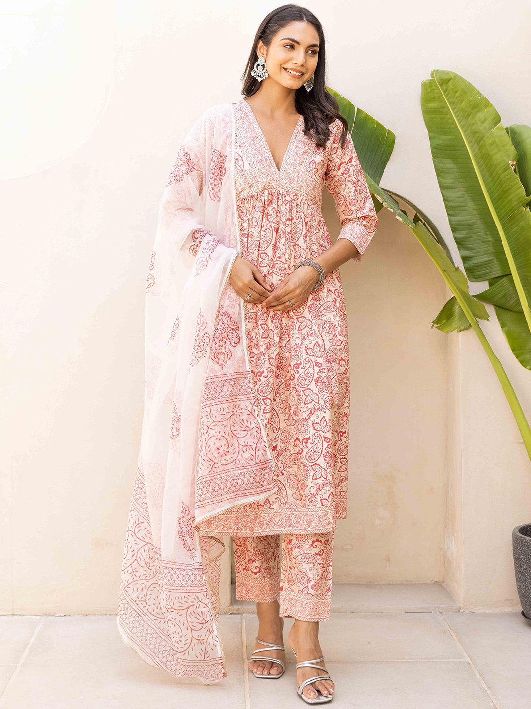 

HERE&NOW Women Floral Printed Regular Pure Silk Kurta with Trousers & With Dupatta, White