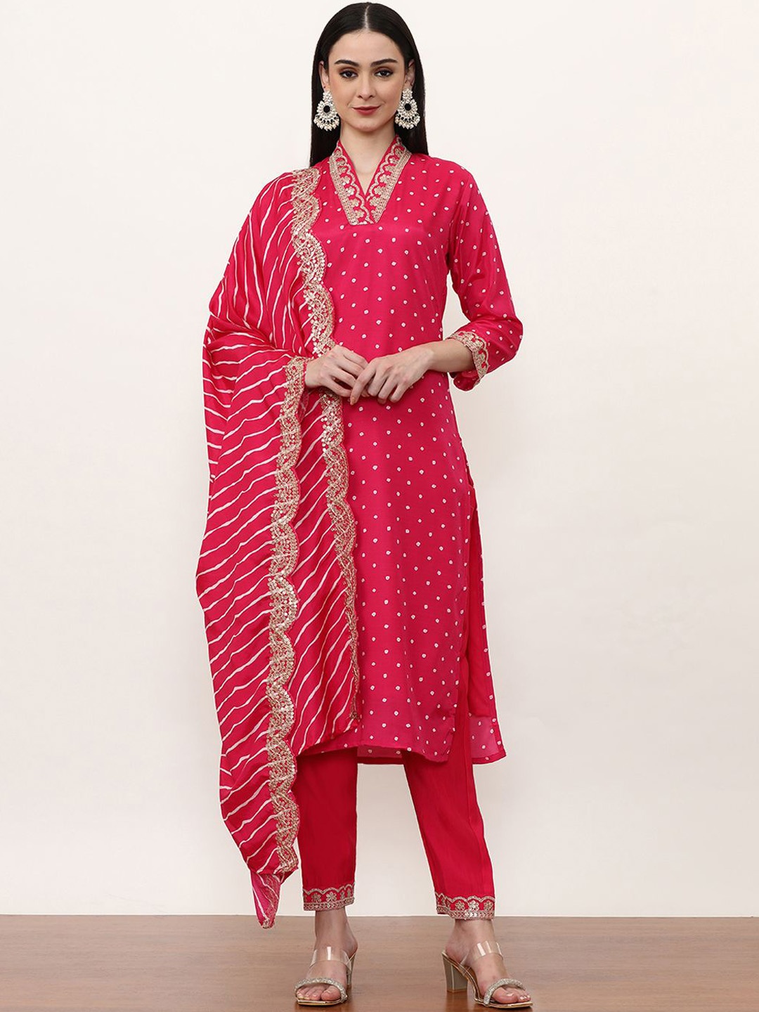 

Jaipur Kurti Women Bandhani Embroidered Regular Sequinned Kurta with Trousers & With Dupatta, Magenta