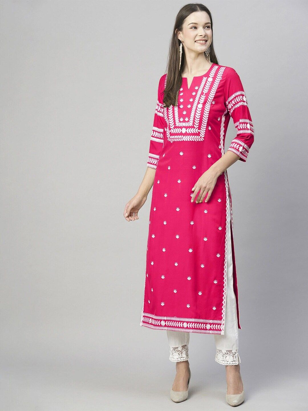 

SHIJILA Women Geometric Embroidered Flared Sleeves Thread Work Kurta, Pink