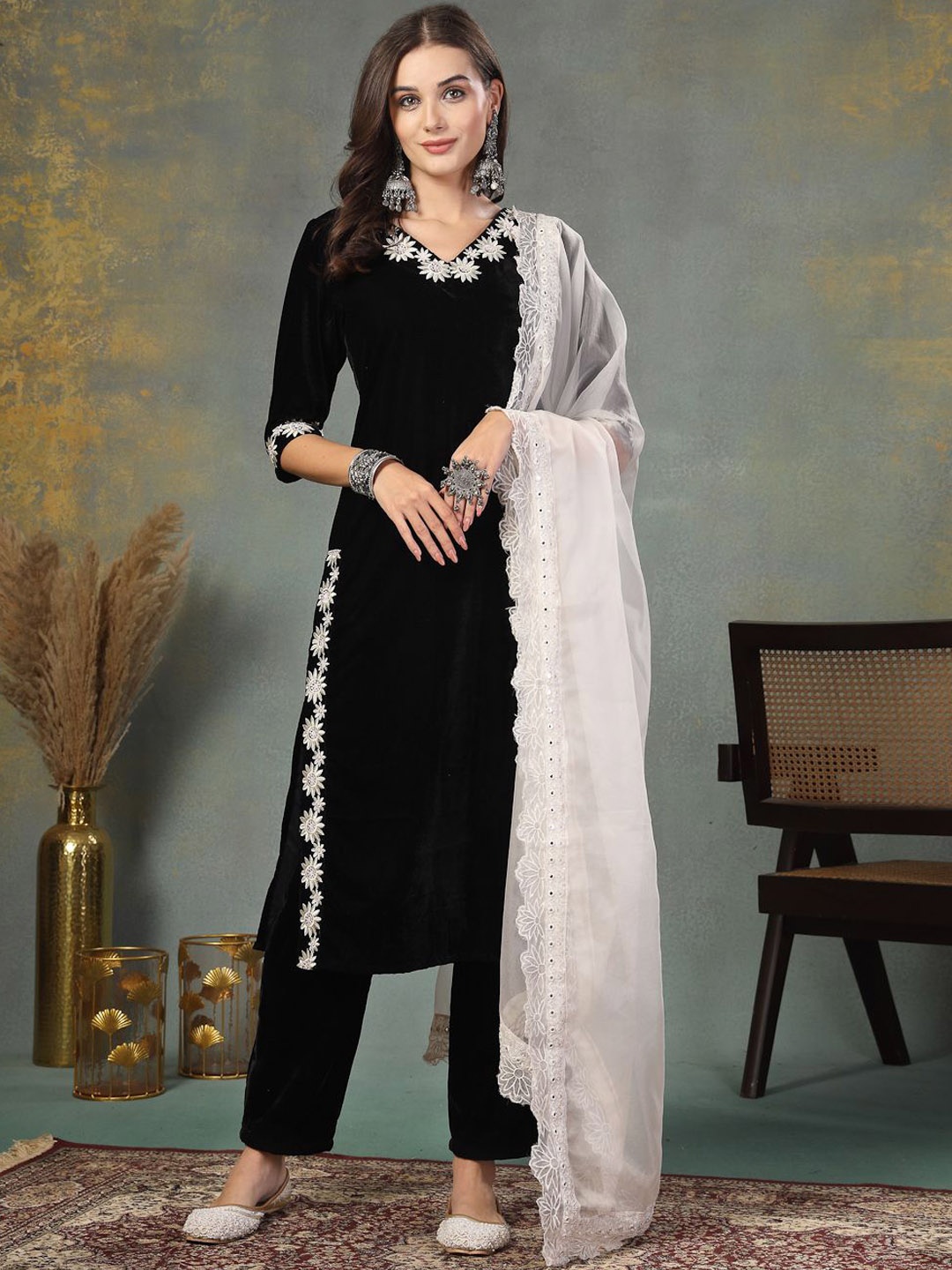 

Stylum Women Embroidered Regular Velvet Kurta with Trousers & With Dupatta, Black