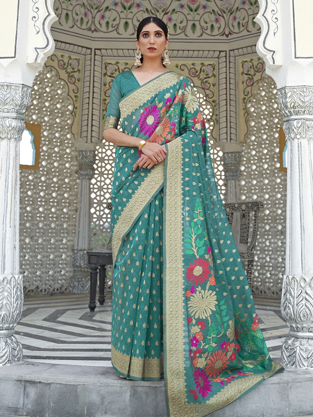 

Rujave Woven Design Zari Pure Linen Saree, Green