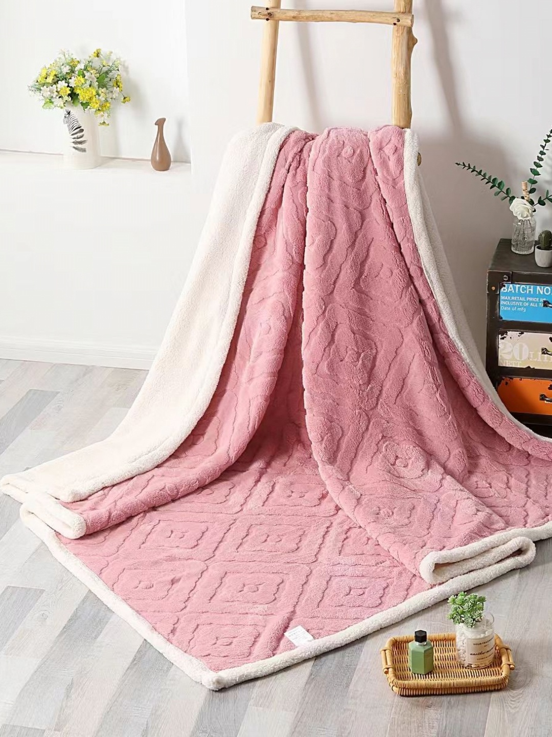 

Butterthief Pink & White Heavy Winter 210 GSM Single Bed Blanket