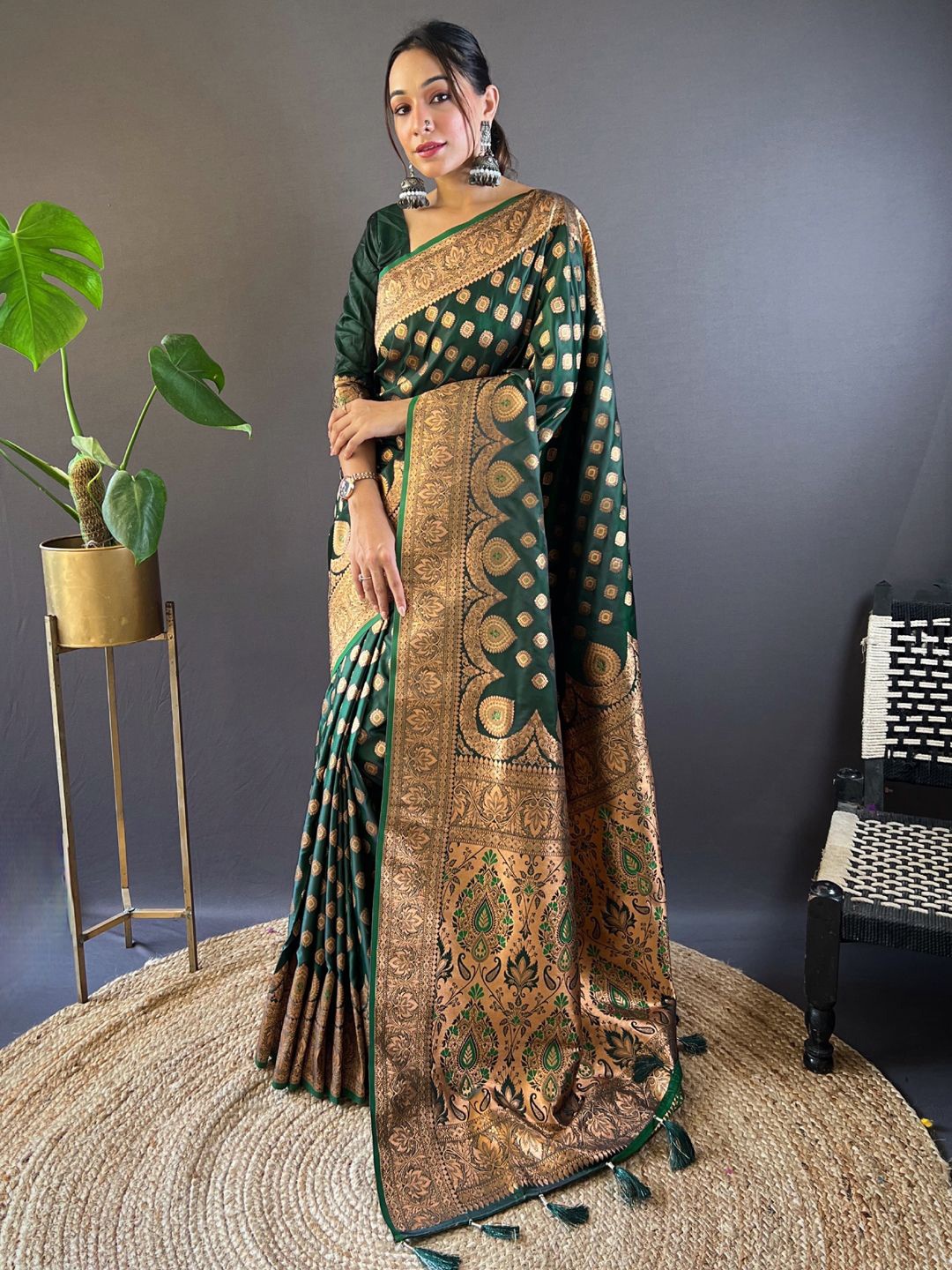 

Panzora Woven Design Zari Silk Blend Banarasi Saree, Green