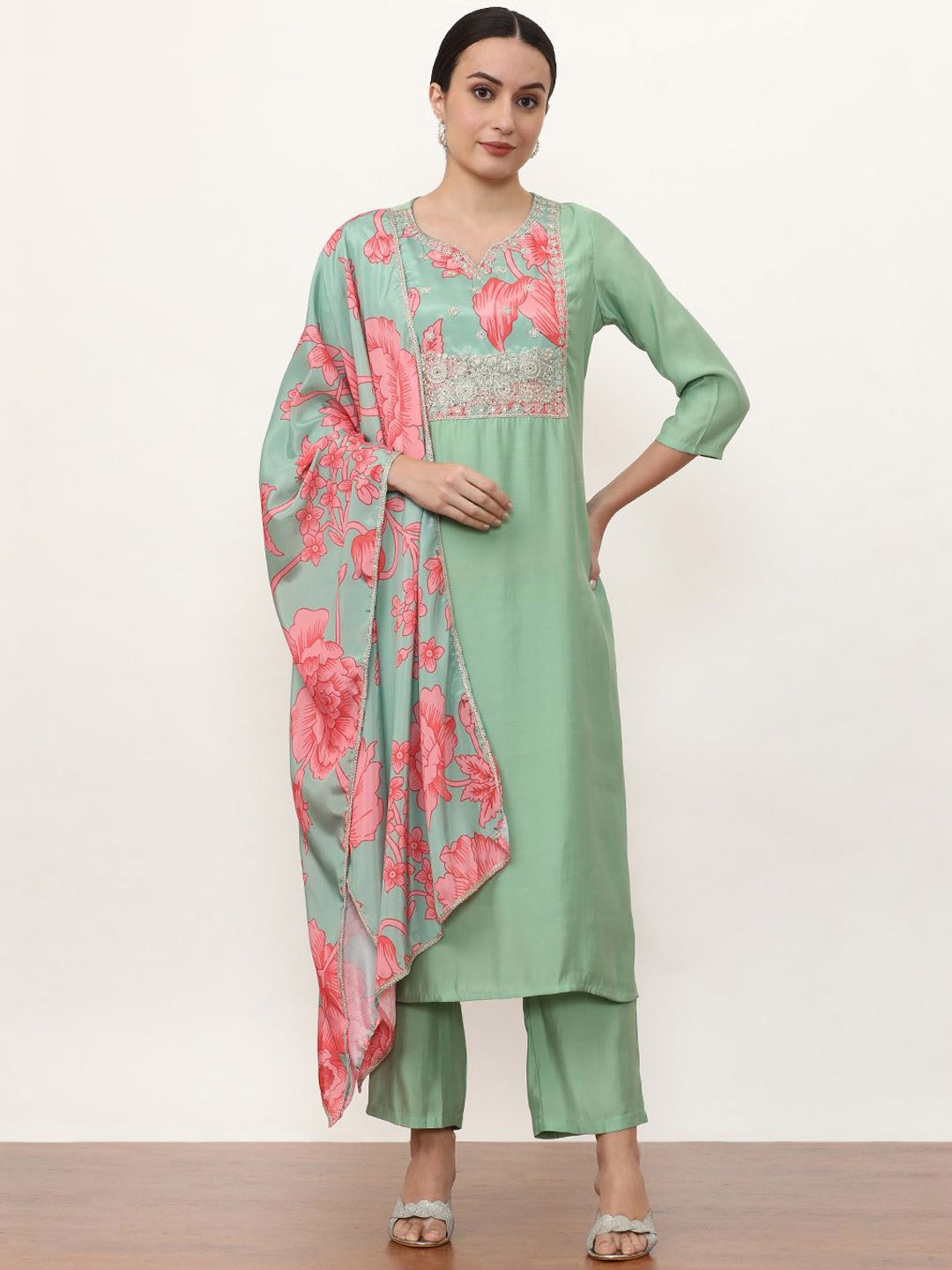 

Jaipur Kurti Women Floral Embroidered Regular Kurta with Trousers & With Dupatta, Green