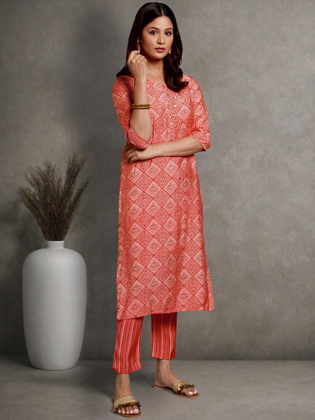 

HERE&NOW Women Floral Printed Regular Sequinned Chanderi Cotton Kurti with Pyjamas, Coral
