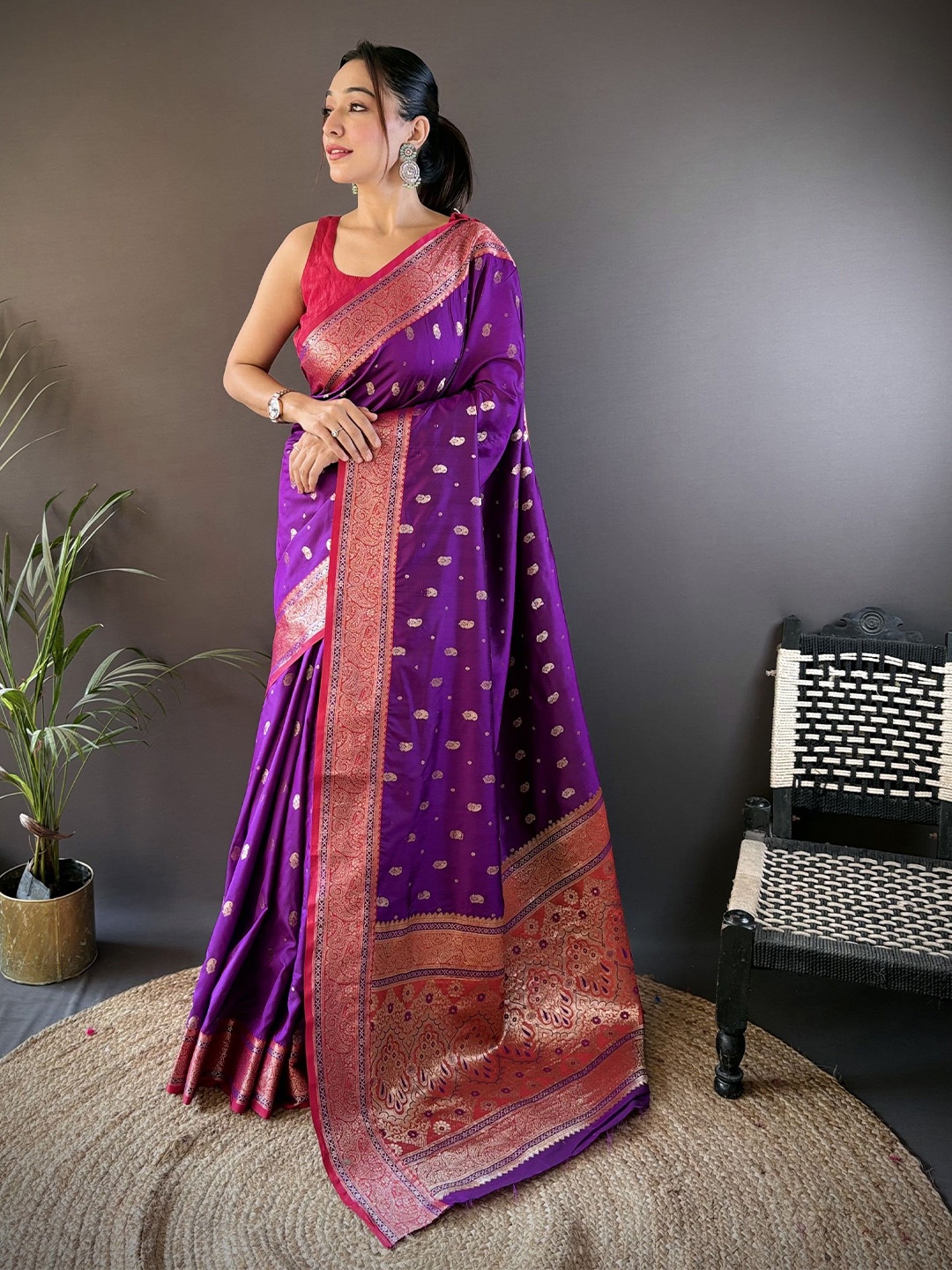 

RAJ DHARMA SILK Woven Design Zari Silk Blend Banarasi Saree, Magenta