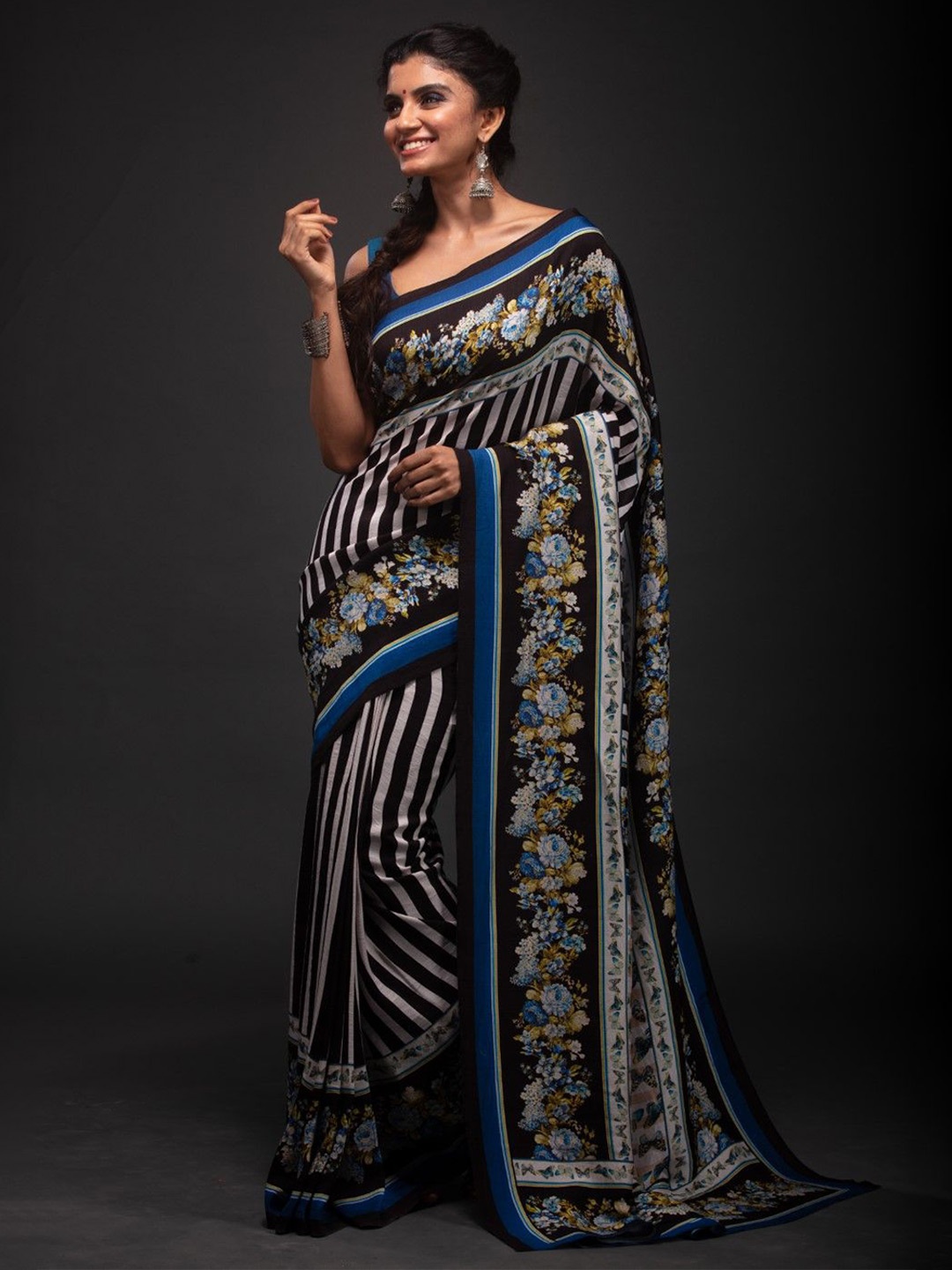 

House of Deepthi Women Floral Printed Saree, Black