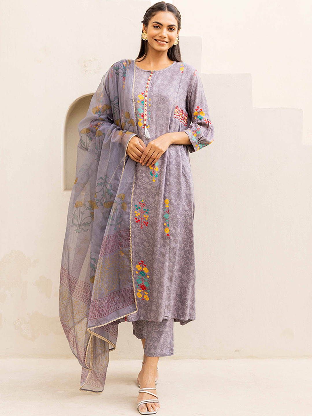

HERE&NOW Women Floral Printed Regular Thread Work Kurta with Trousers & With Dupatta, Grey